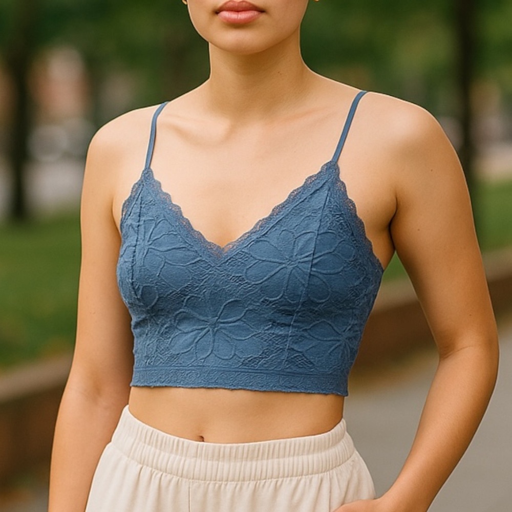 FOREVER 21 Bralette Camisole Crop Top Seamless Stretch Lace Periwinkle Blue S M
